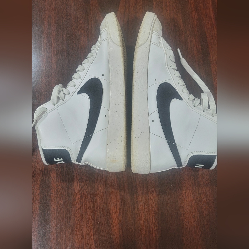 Nike Shoes View 2